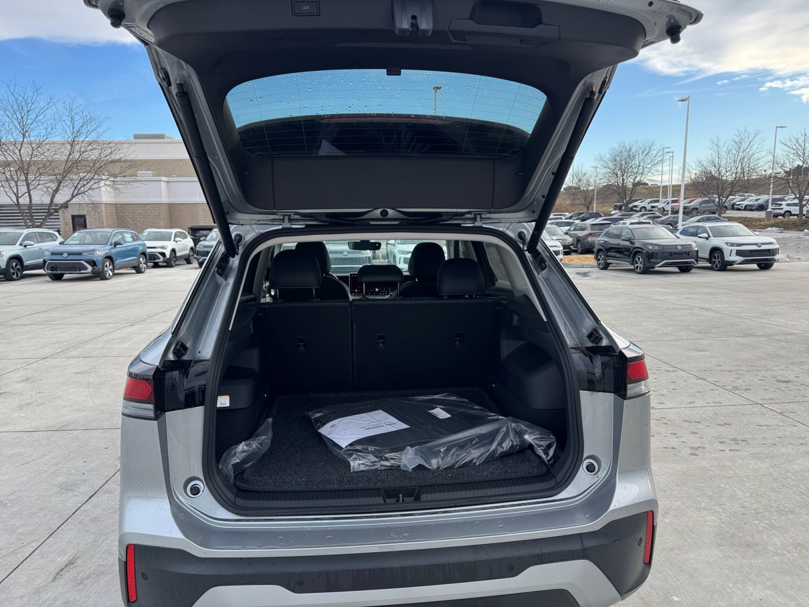 New 2025 Volkswagen Tiguan SE image 7