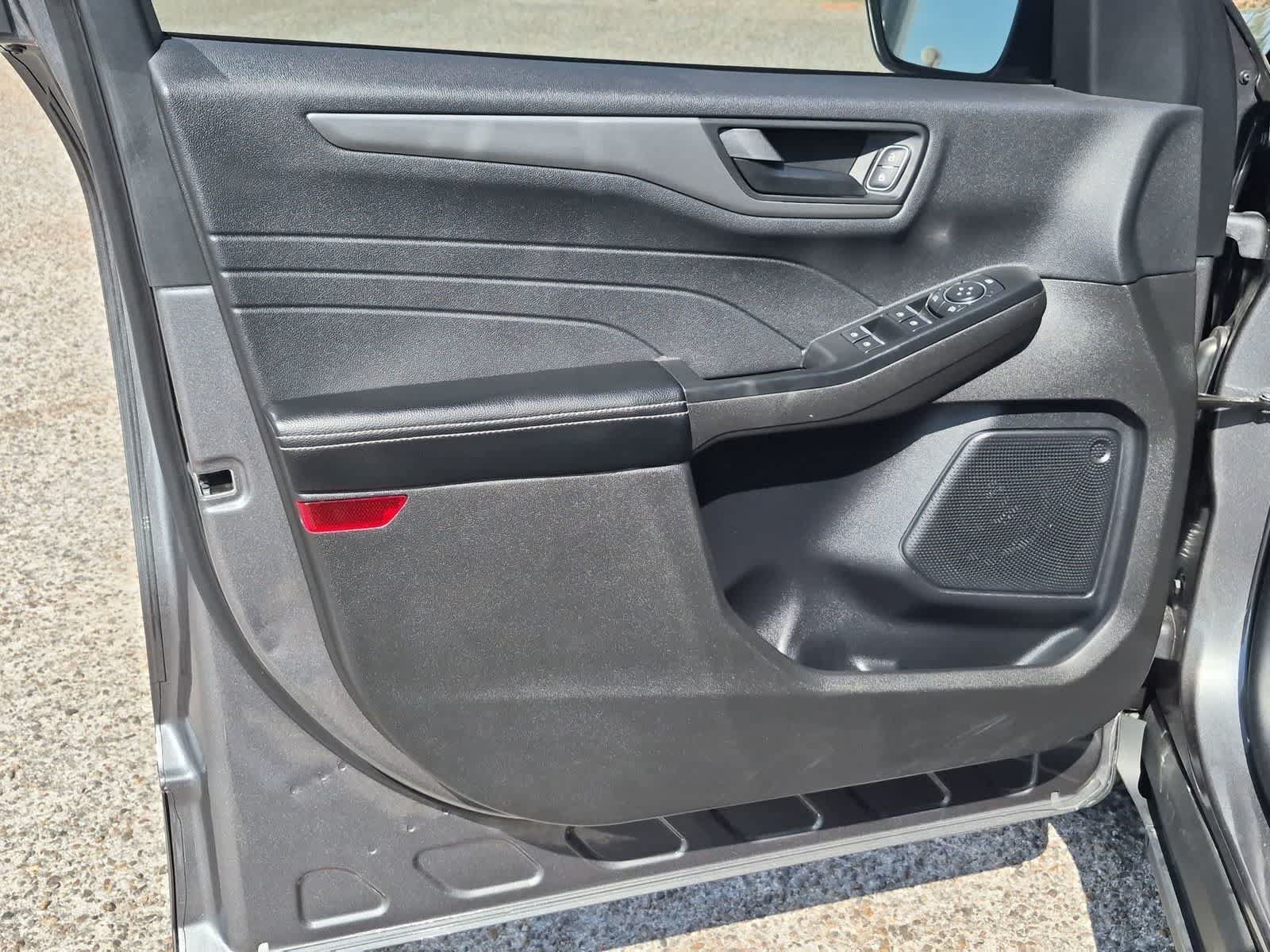 Used 2025 Ford Escape Active AWD/4WD image 21