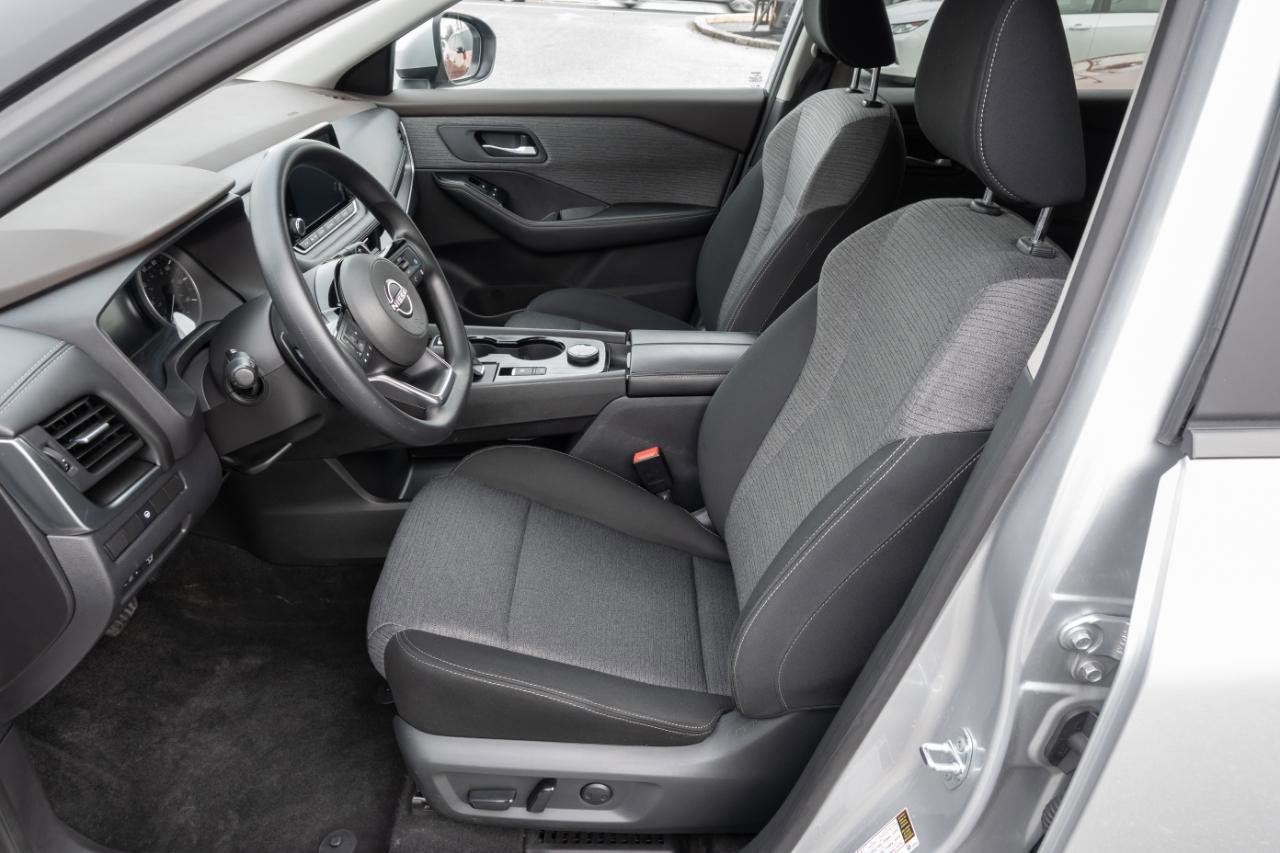 Used 2023 Nissan Rogue SV image 15