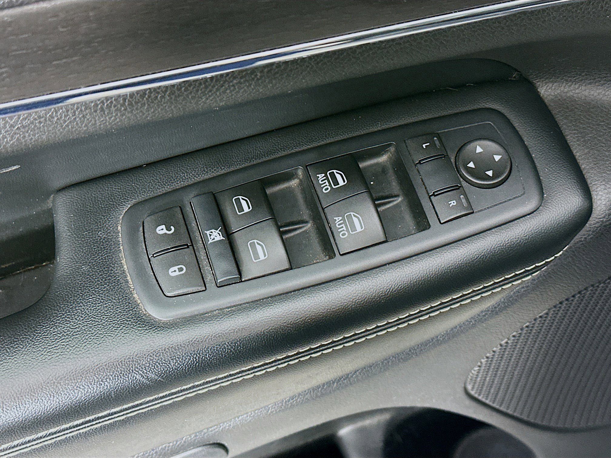 Used 2016 Jeep Grand Cherokee Limited image 18