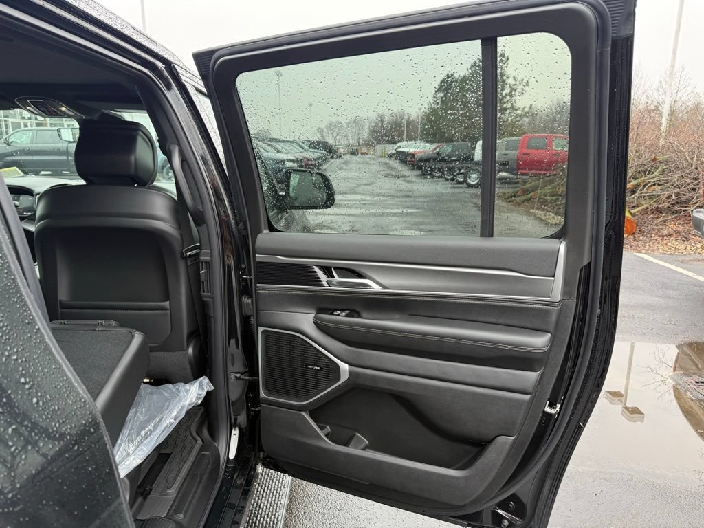 New 2026 Jeep Grand Wagoneer L 4WD w/ Premium Group I image 53