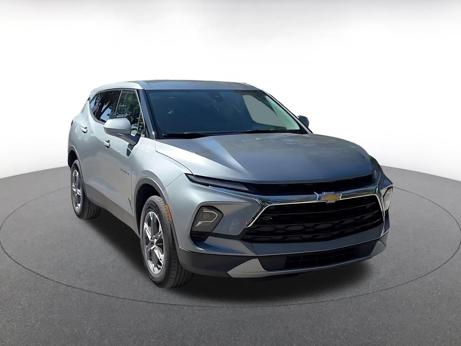 Used 2026 Chevrolet Blazer LT FWD image 3