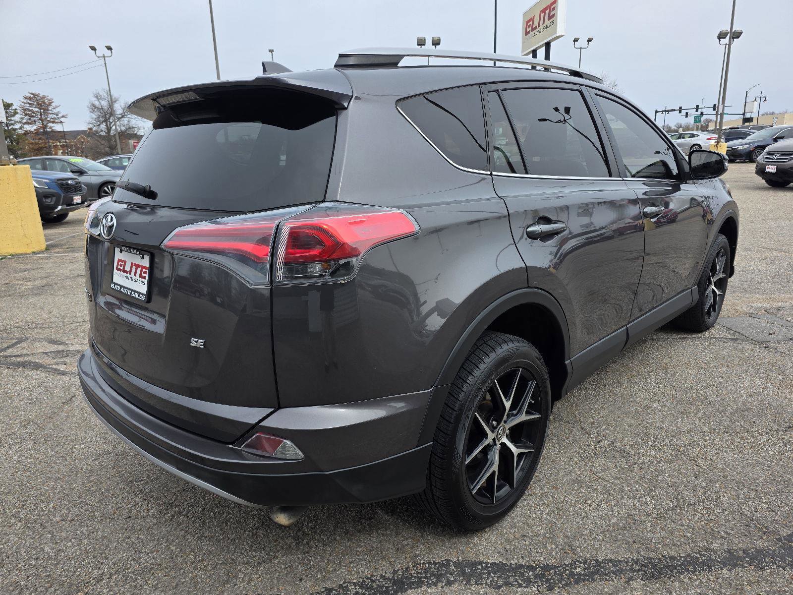 Used 2017 Toyota RAV4 SE w/ Power Special Value Package FWD image 5