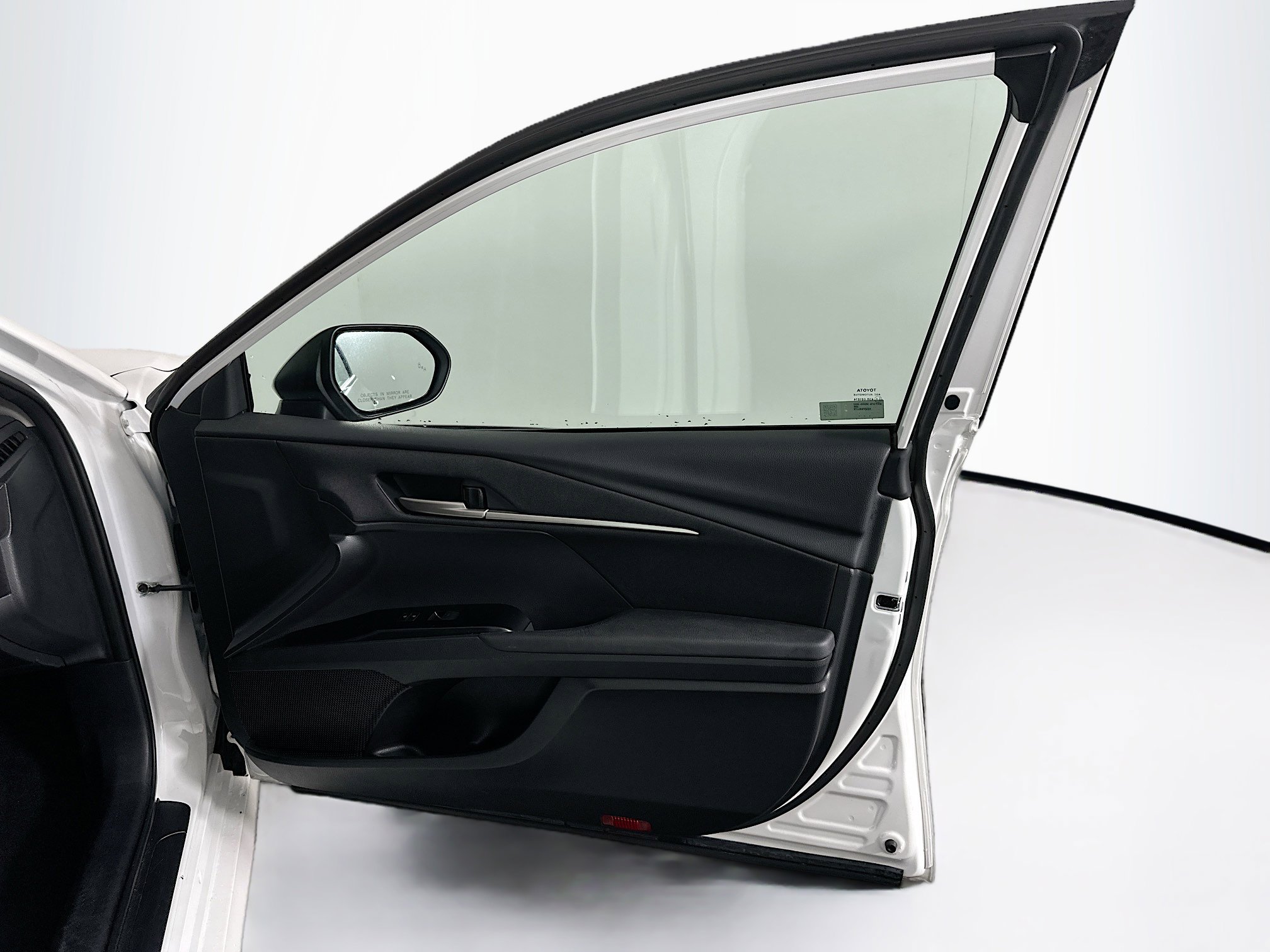 Used 2025 Toyota Camry LE image 32