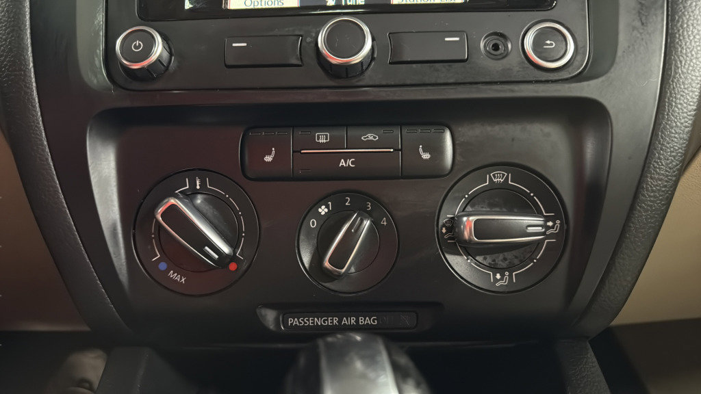 Used 2013 Volkswagen Jetta SEL FWD image 27