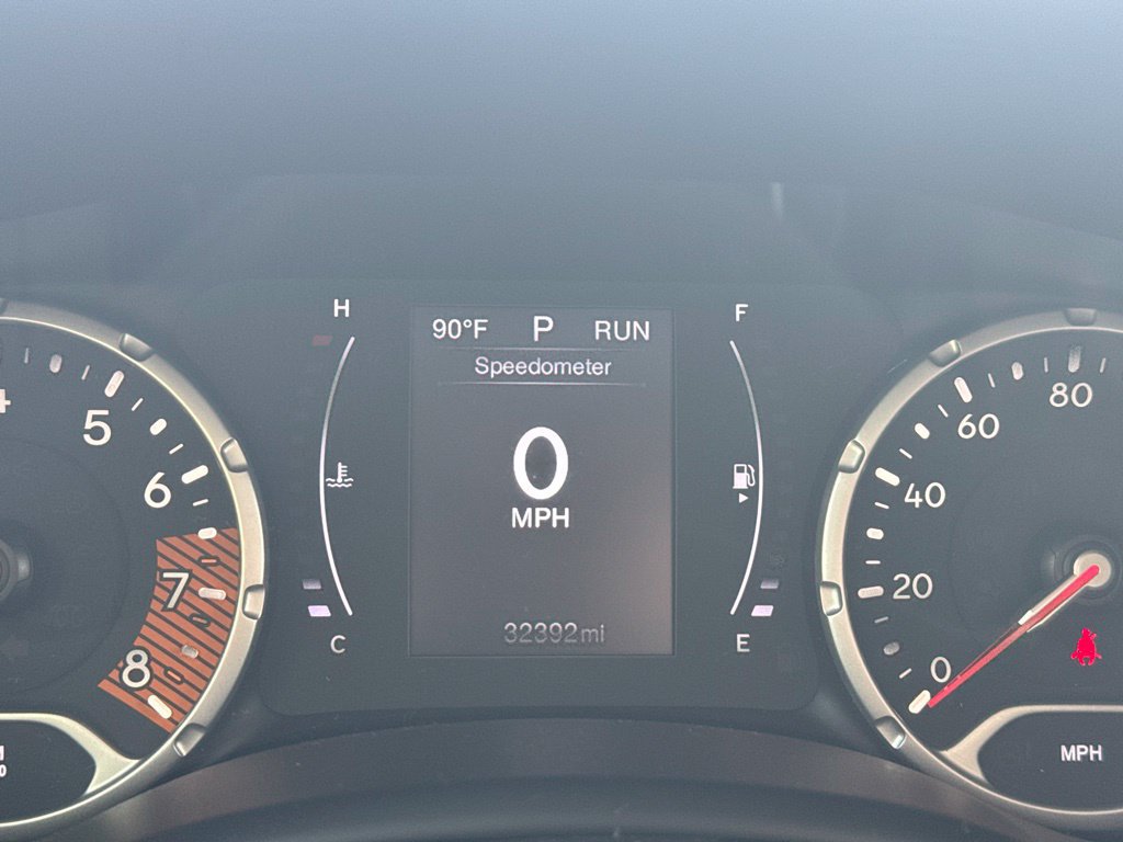 Used 2020 Jeep Renegade Latitude w/ Cold Weather Group AWD/4WD image 12
