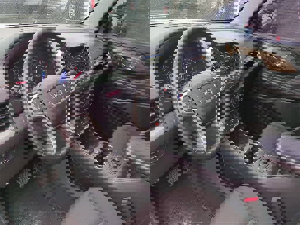 Used 2019 GMC Terrain SLE w/ Driver Convenience Package image 2