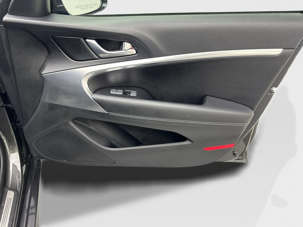 Used 2025 Genesis G70 2.5T RWD image 48