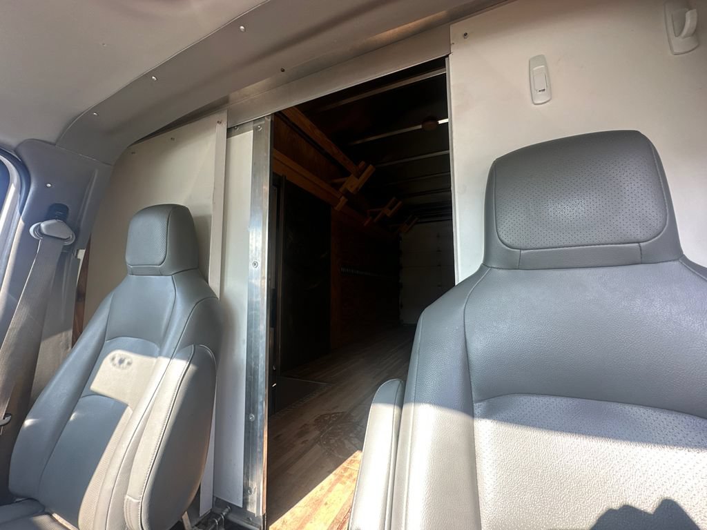 Used 2019 Ford E-450 and Econoline 450 Super Duty w/ Power Windows & Locks Group RWD image 31