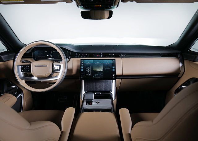 New 2025 Land Rover Range Rover Long Wheelbase SE image 4