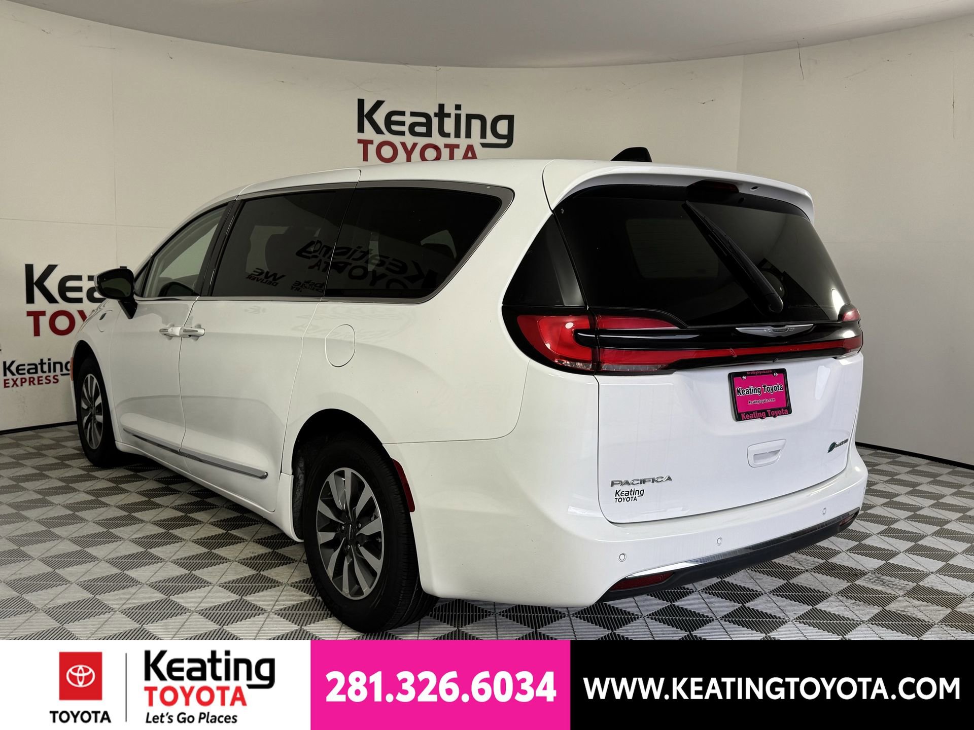 Used 2023 Chrysler Pacifica Limited FWD image 7