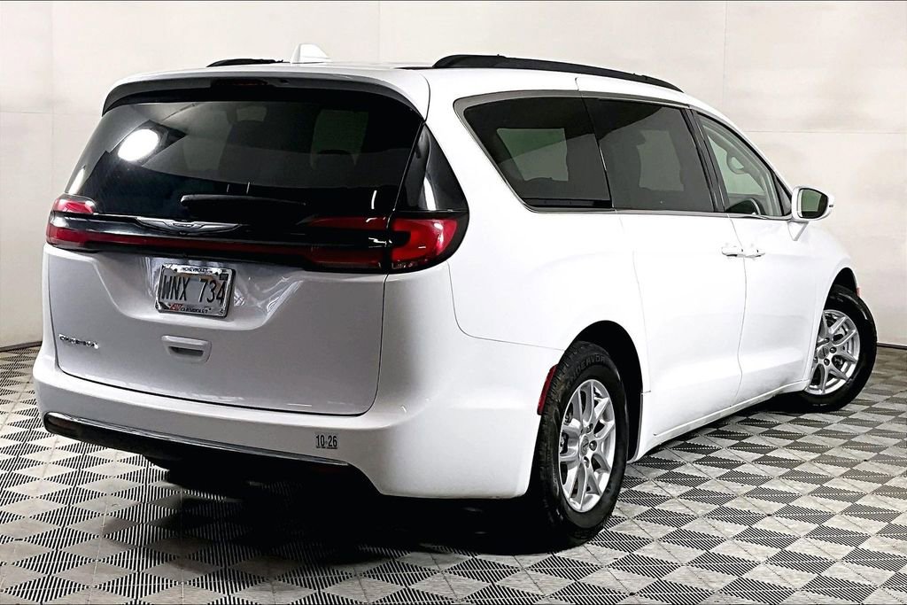Used 2022 Chrysler Pacifica Touring-L FWD image 12