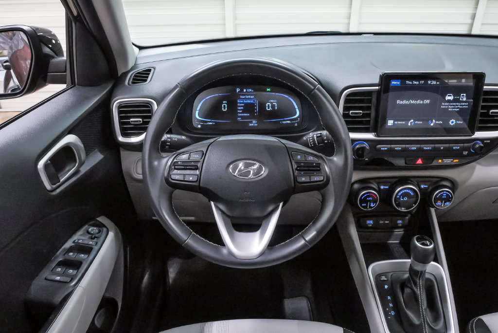 Certified 2024 Hyundai Venue SEL FWD image 20