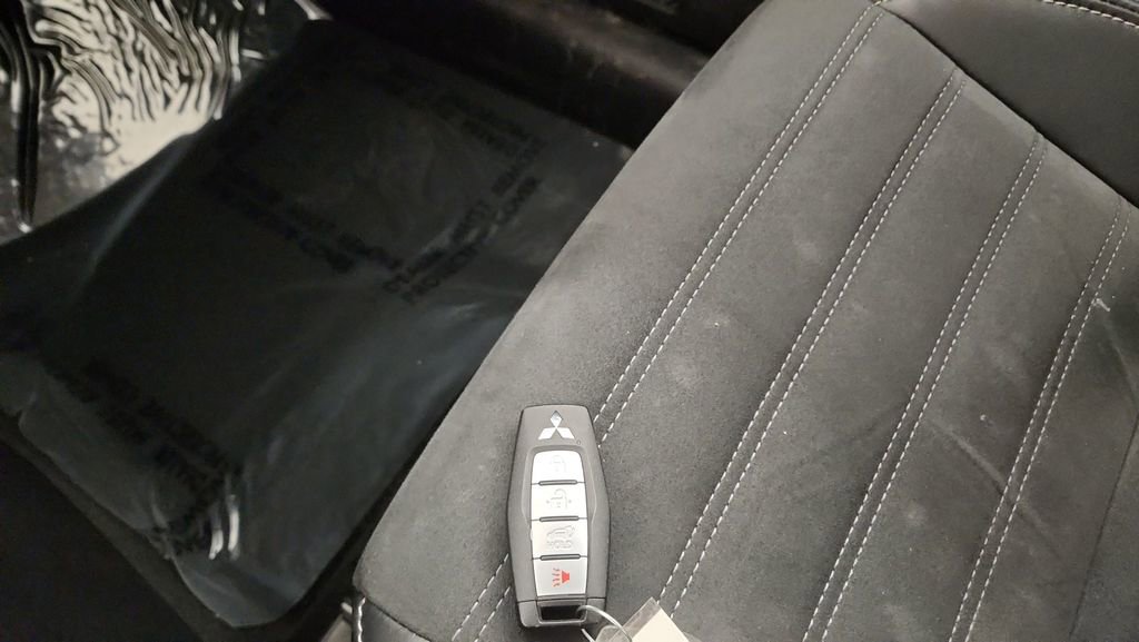 Used 2024 Mitsubishi Outlander SE image 19