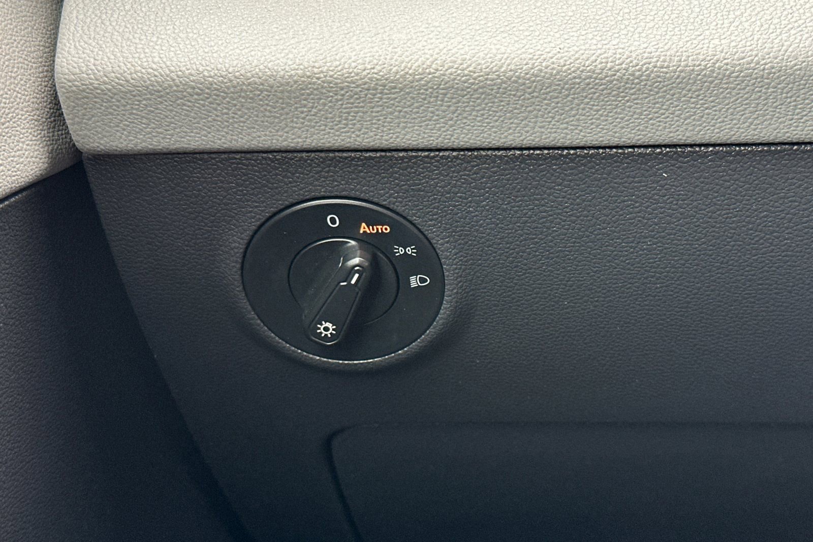 Used 2022 Volkswagen Taos SE image 30