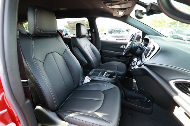 New 2027 Chrysler Pacifica Select FWD image 27