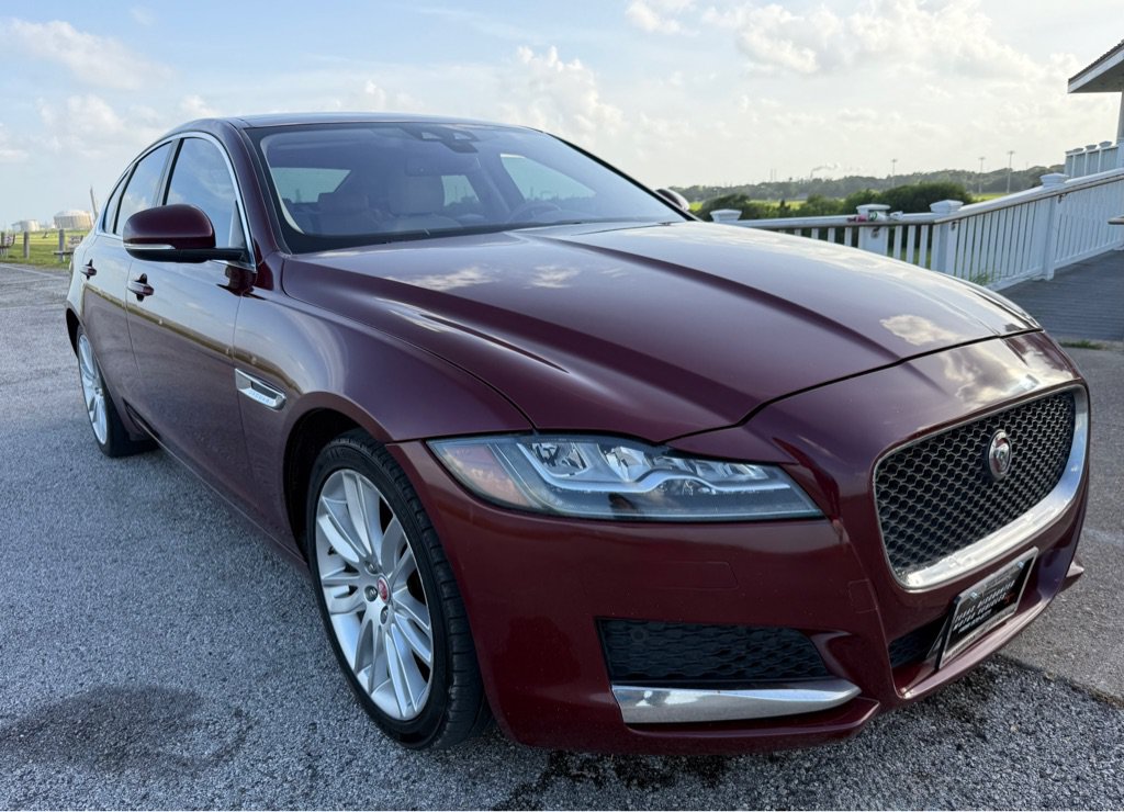 Used 2016 Jaguar XF Prestige AWD/4WD image 3