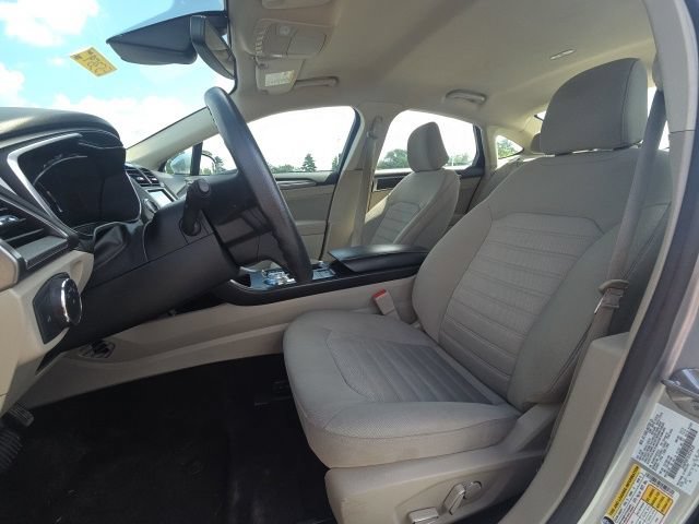 Used 2020 Ford Fusion SE FWD image 19