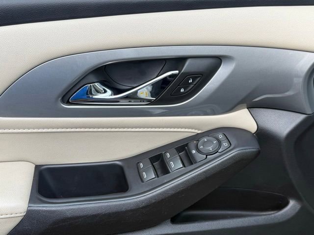 Used 2022 Chevrolet Traverse LS FWD image 23