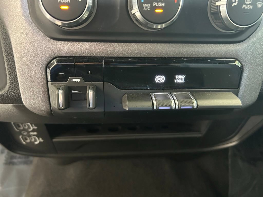 Used 2024 RAM 2500 Big Horn AWD/4WD image 46