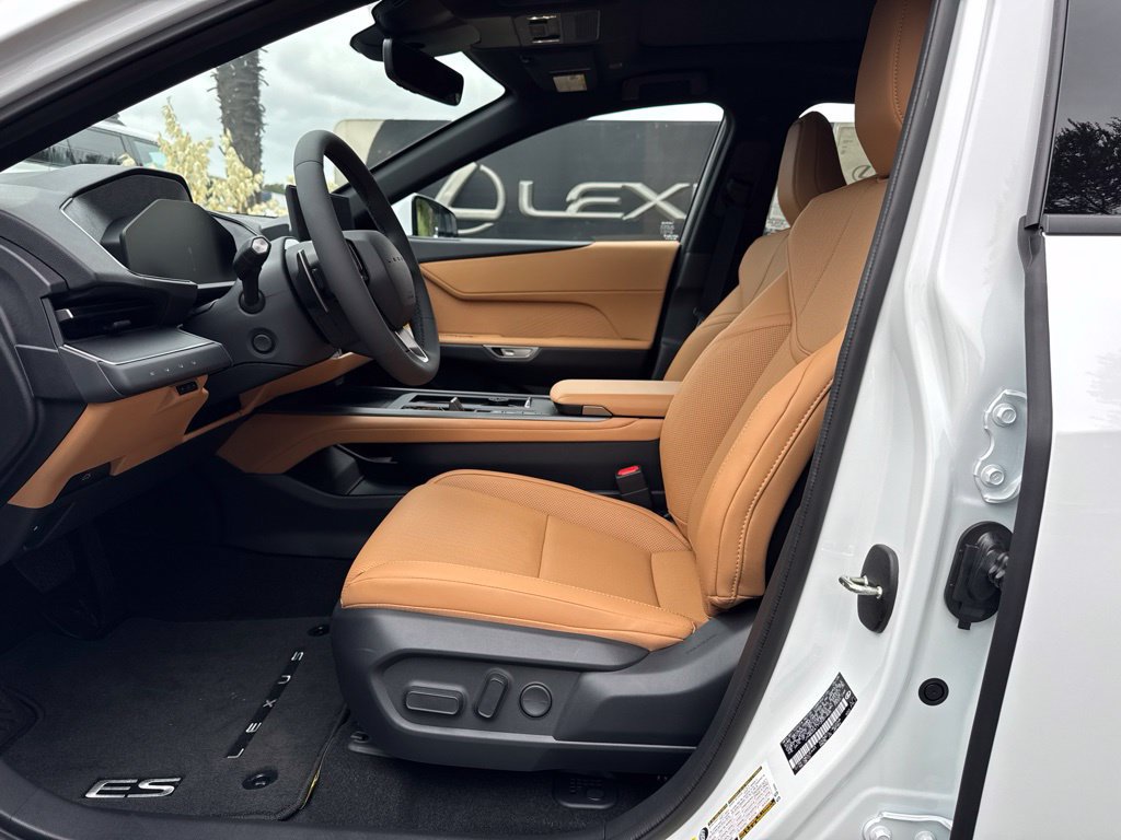 New 2026 Lexus ES 350e w/ Convenience Package FWD image 4