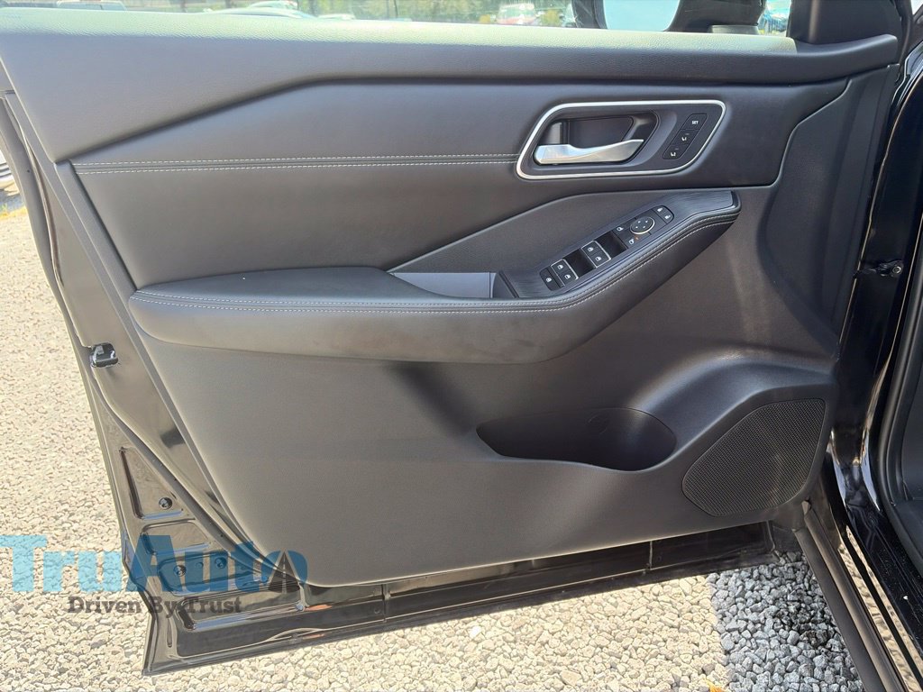 Used 2024 Nissan Rogue Platinum w/ Platinum Premium Package FWD image 20