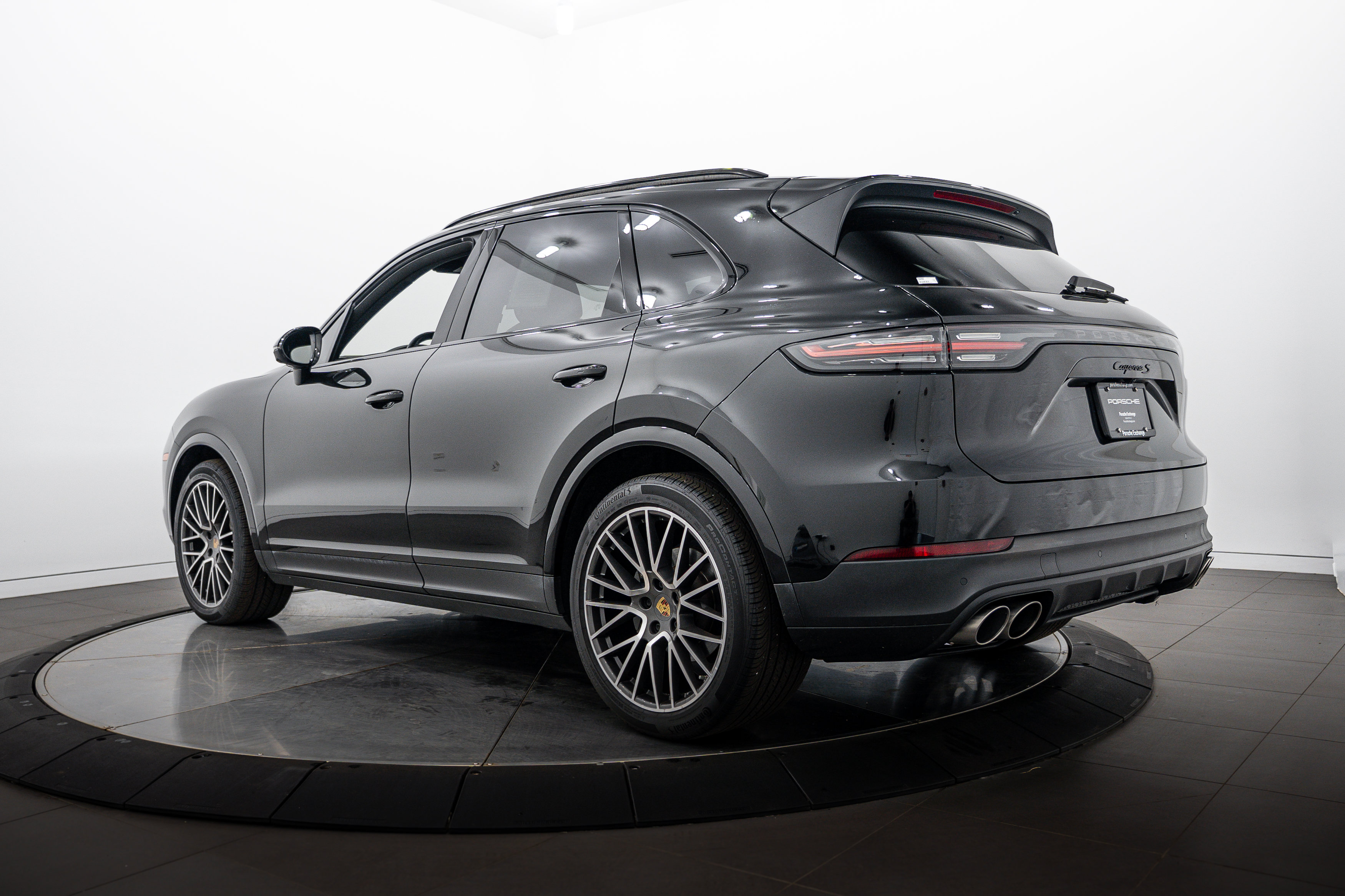 Certified 2023 Porsche Cayenne S AWD/4WD image 3