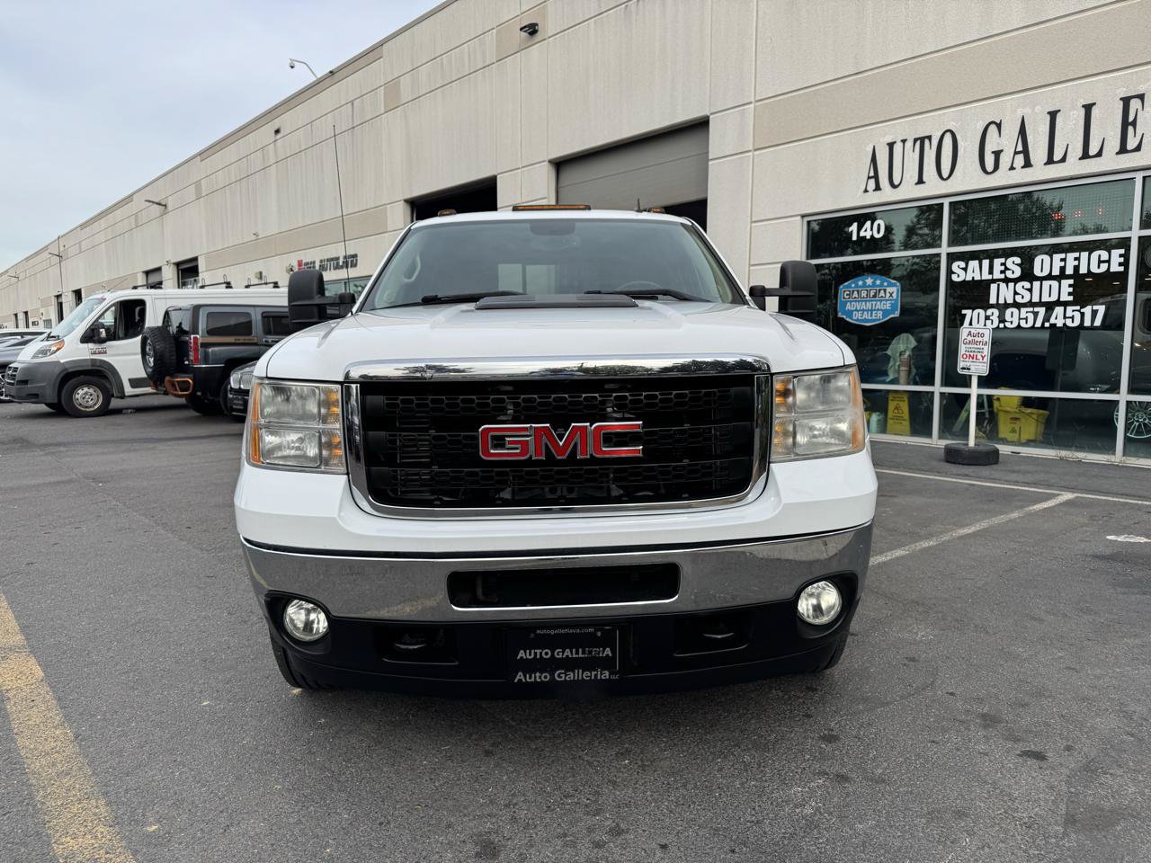 Used 2011 GMC Sierra 3500 SLE w/ SLE Preferred Package AWD/4WD image 2