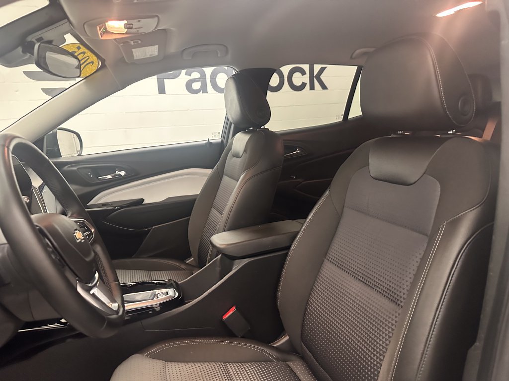 Used 2025 Chevrolet Trax LT w/ Driver Confidence Package FWD image 14