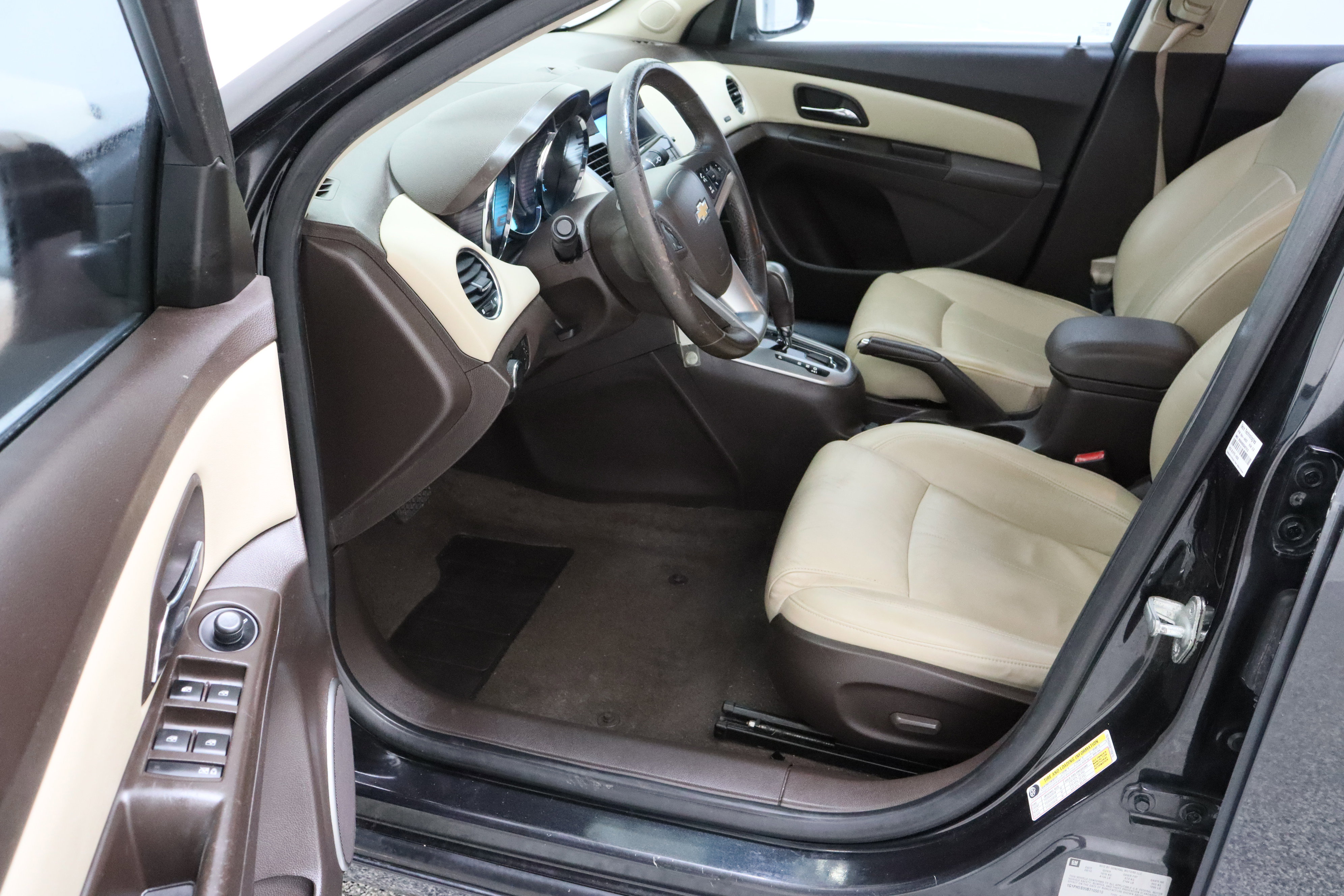 Used 2011 Chevrolet Cruze LTZ image 14