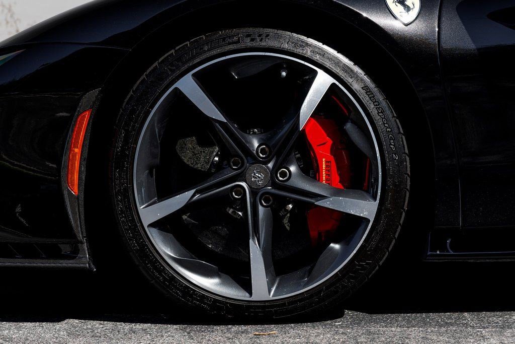 Used 2022 Ferrari SF90 Spider image 14