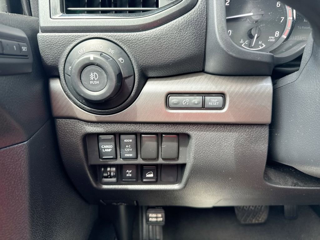 Used 2021 Nissan Titan PRO-4X w/ Pro-4x Convenience Package AWD/4WD image 19