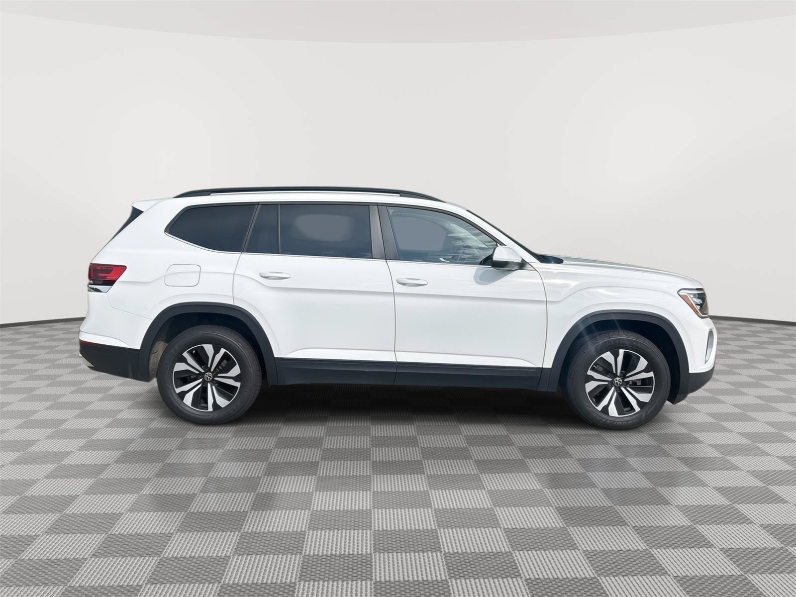 Used 2024 Volkswagen Atlas SE AWD/4WD image 13