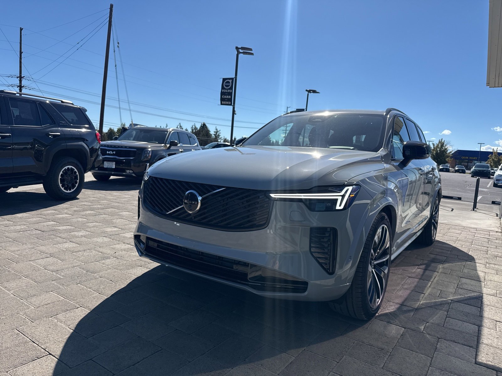 New 2026 Volvo XC90 B6 Ultra w/ Protection Package Premier video 2