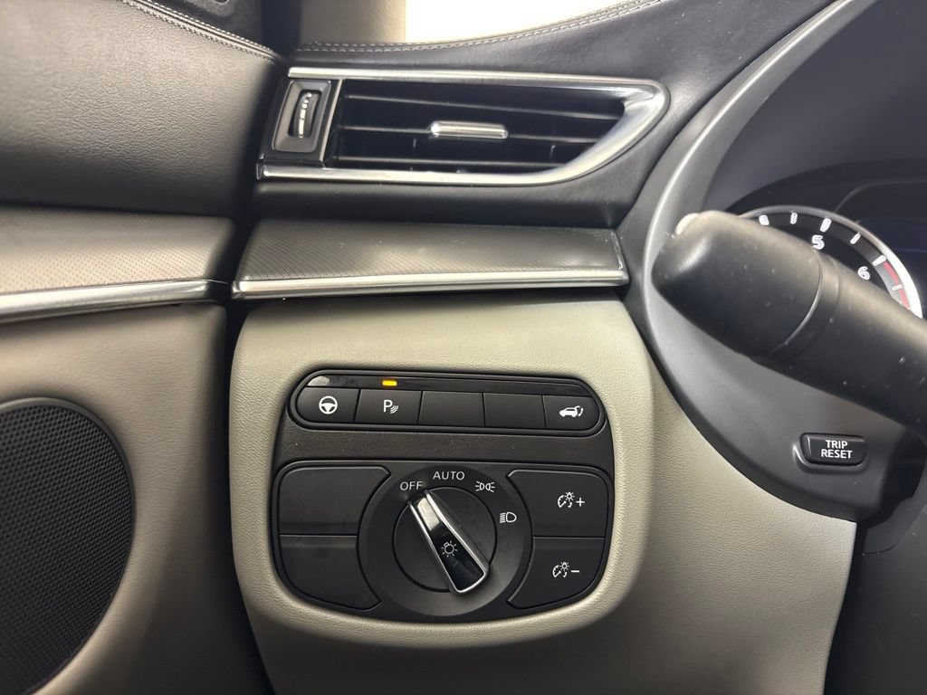 Used 2023 INFINITI QX50 Luxe FWD image 32