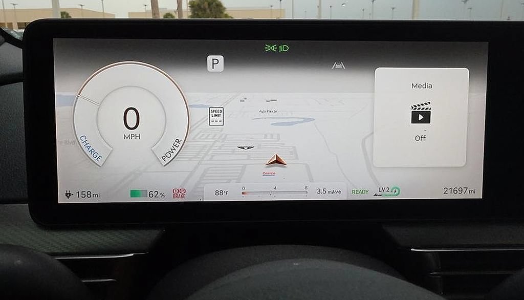 Used 2025 Genesis GV60 RWD image 8