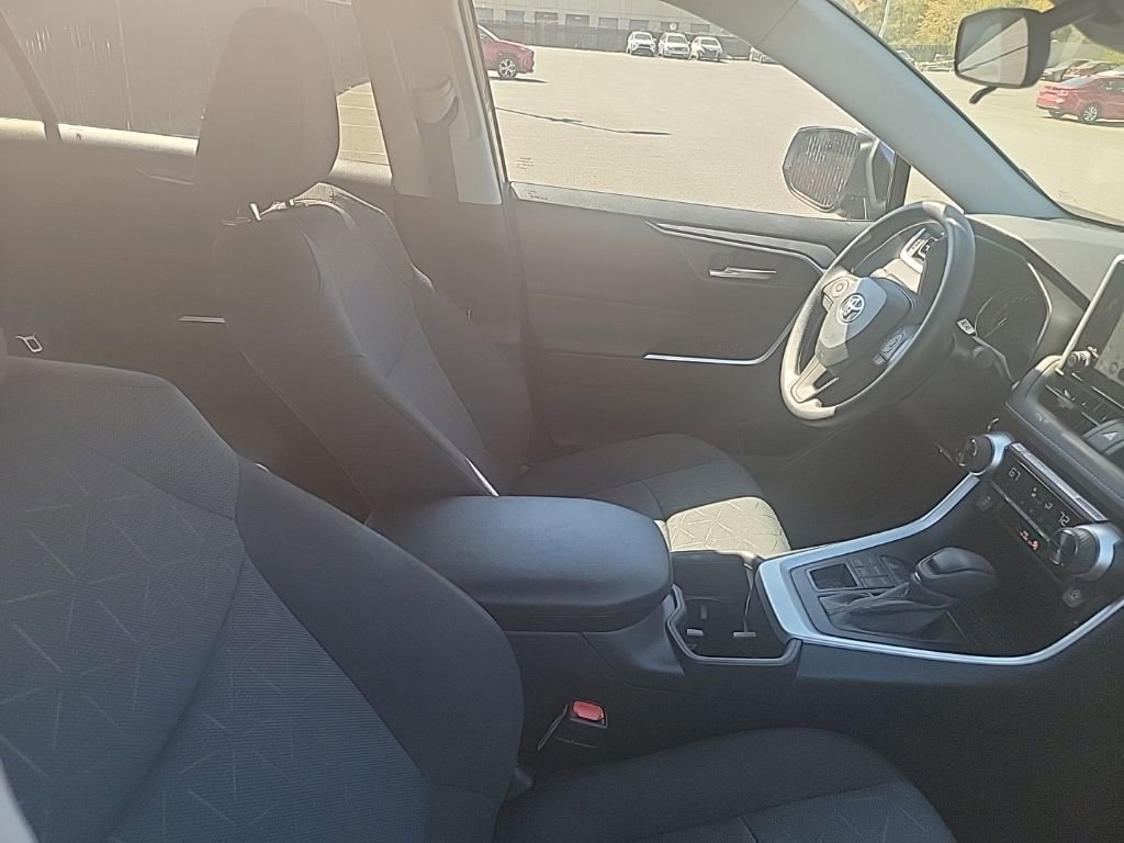 Used 2025 Toyota RAV4 XLE image 17