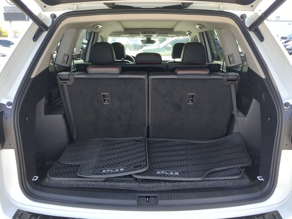 Certified 2024 Volkswagen Atlas Peak Edition SE AWD/4WD image 9
