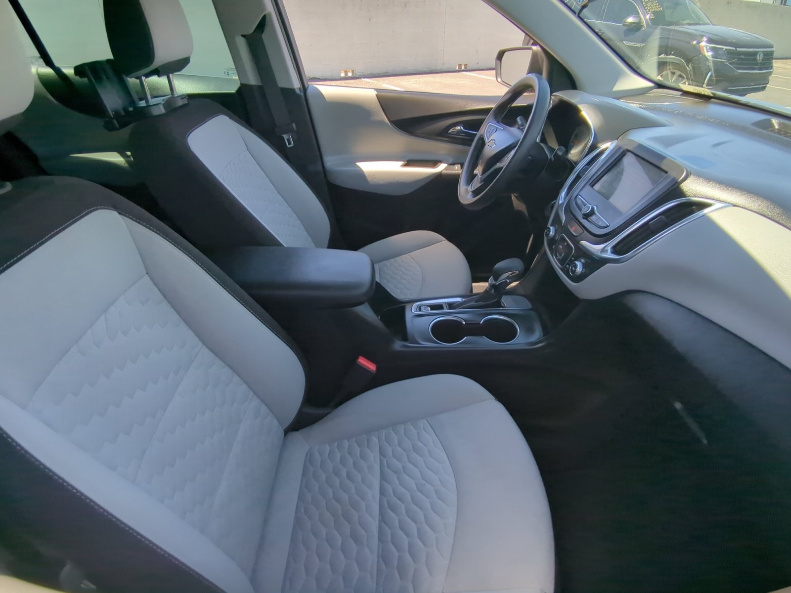 Used 2019 Chevrolet Equinox LS FWD image 19