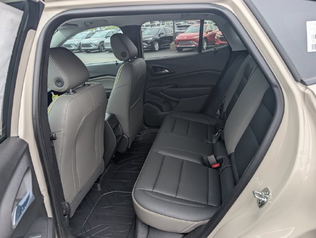 New 2026 Chevrolet Trax ACTIV w/ Sunroof Package FWD image 9