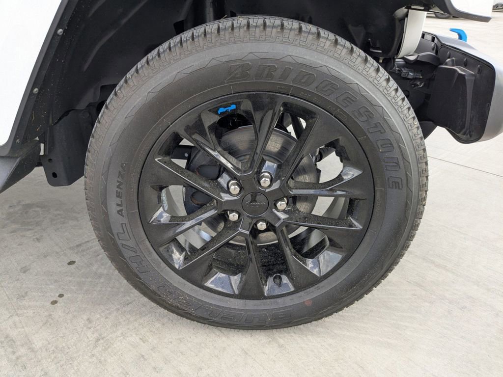 Used 2023 Jeep Wrangler Unlimited Sahara AWD/4WD image 12