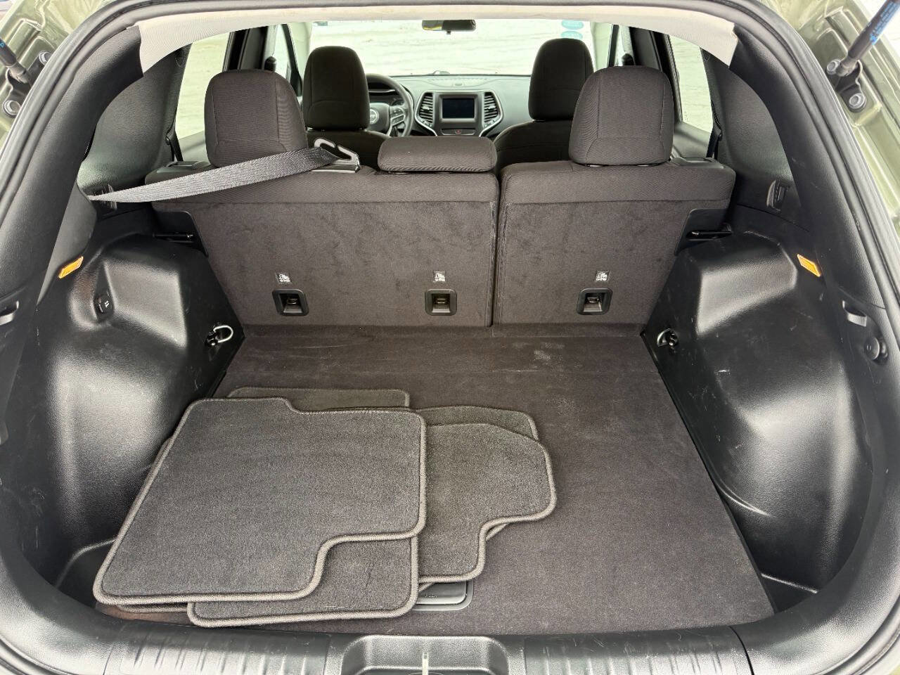 Used 2020 Jeep Cherokee Latitude image 12