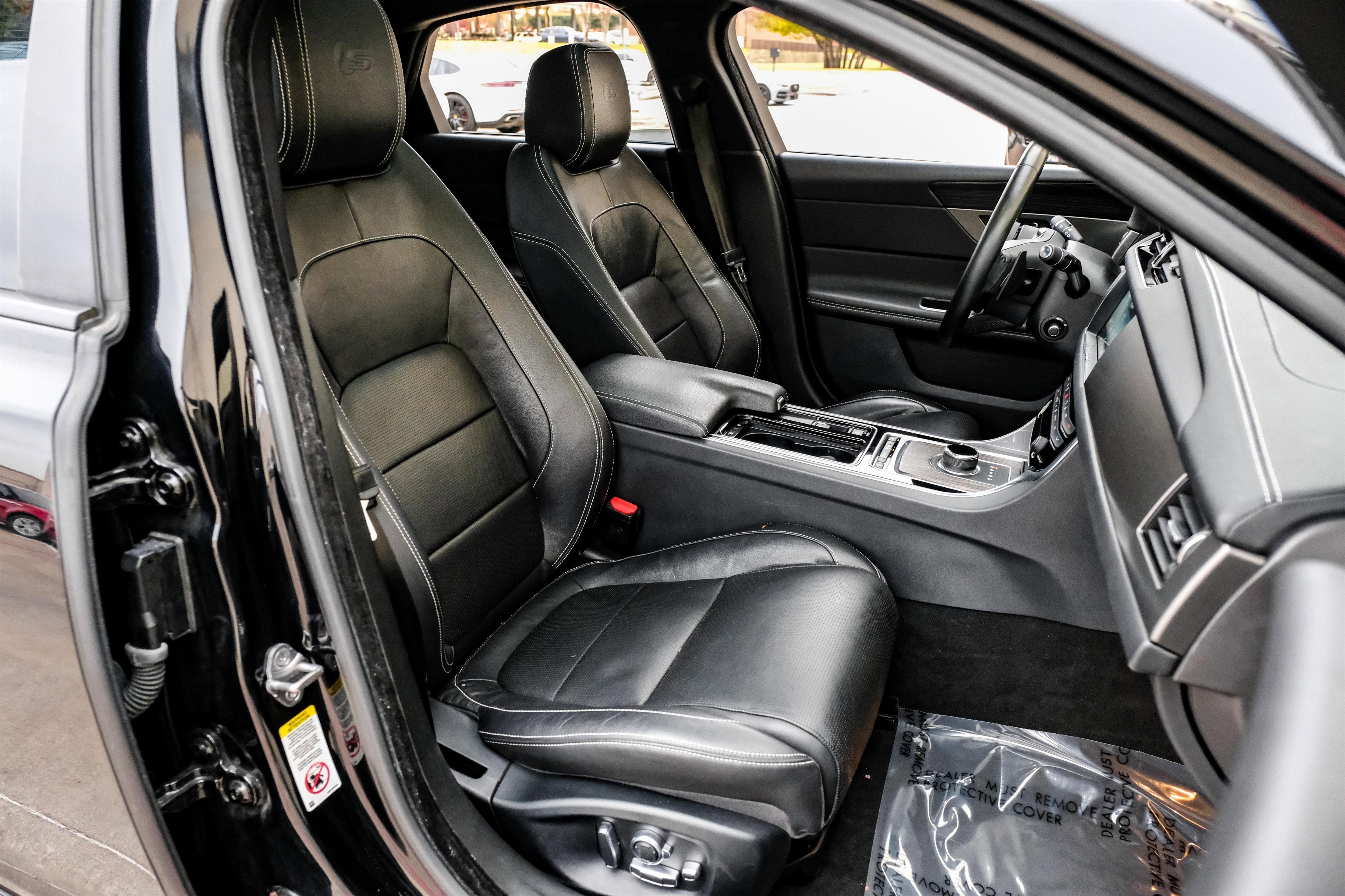 Used 2017 Jaguar XF S image 33