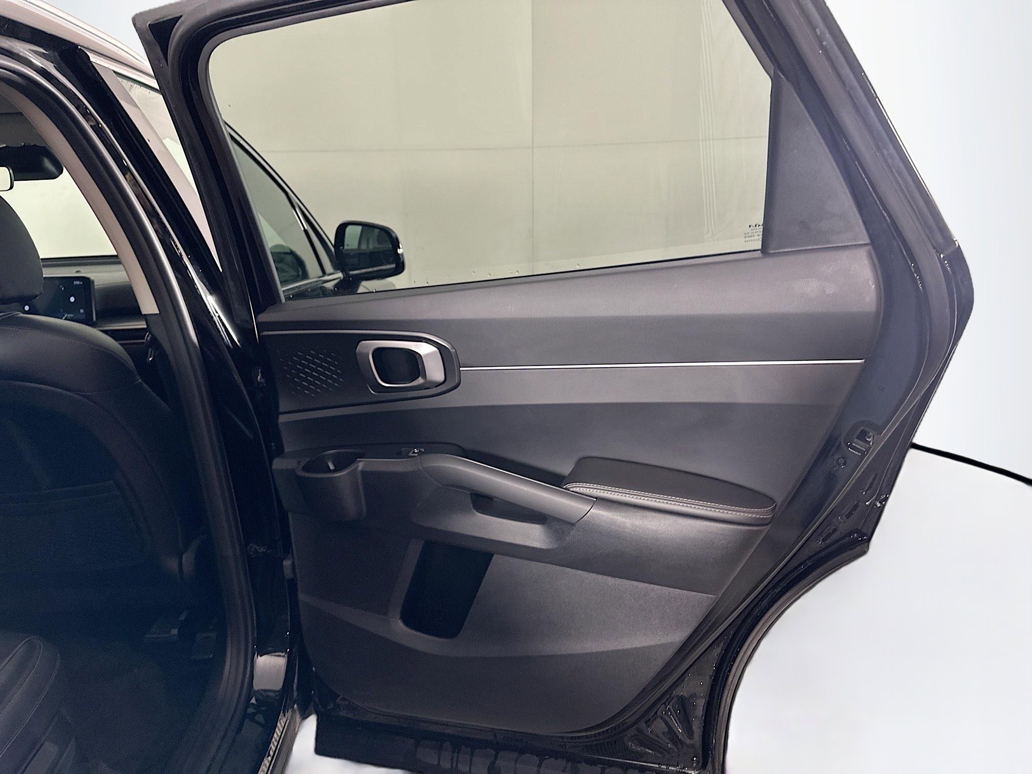 Used 2024 Kia Sorento S image 30