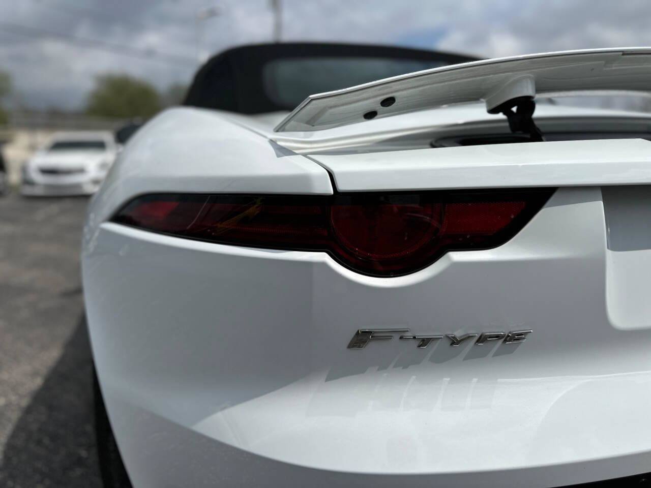 Used 2019 Jaguar F-TYPE Convertible RWD image 9