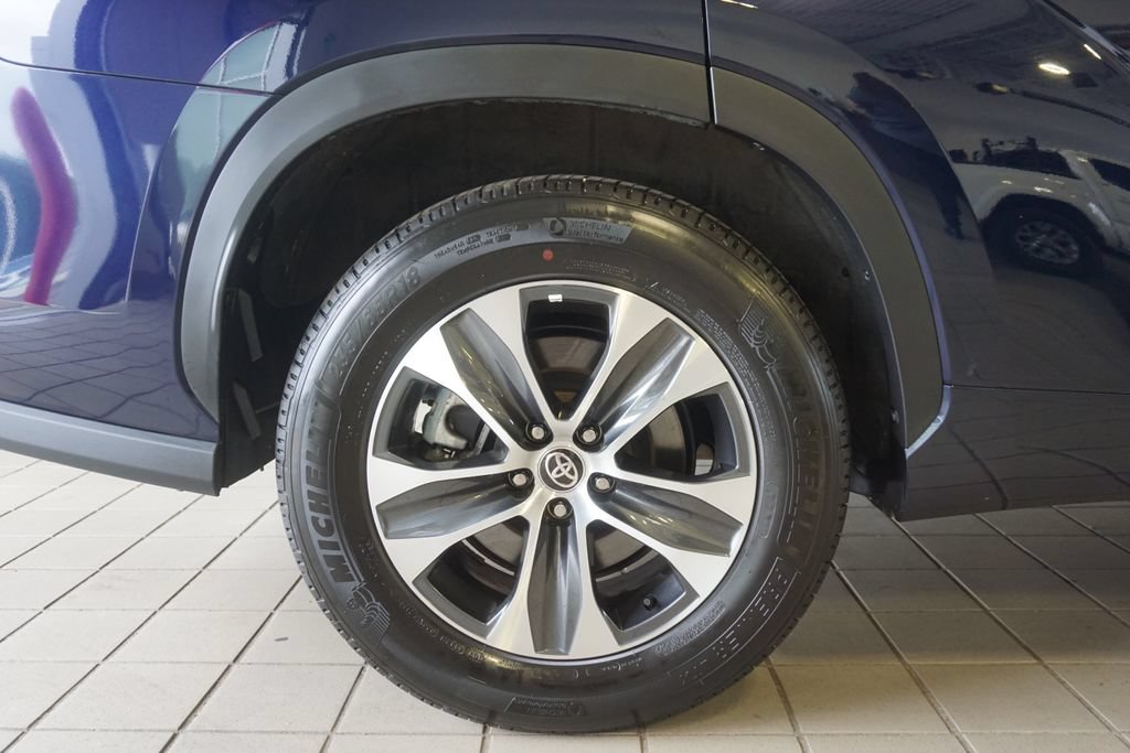 Certified 2025 Toyota Highlander XLE FWD image 34