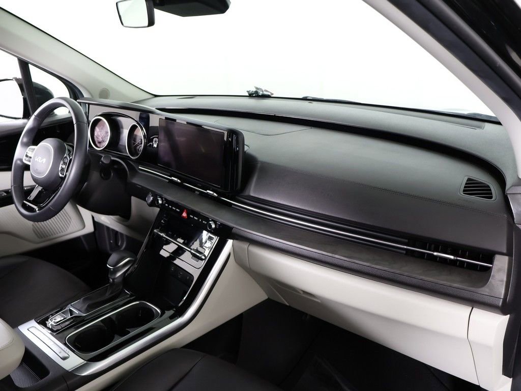 Used 2023 Kia Carnival EX FWD image 26