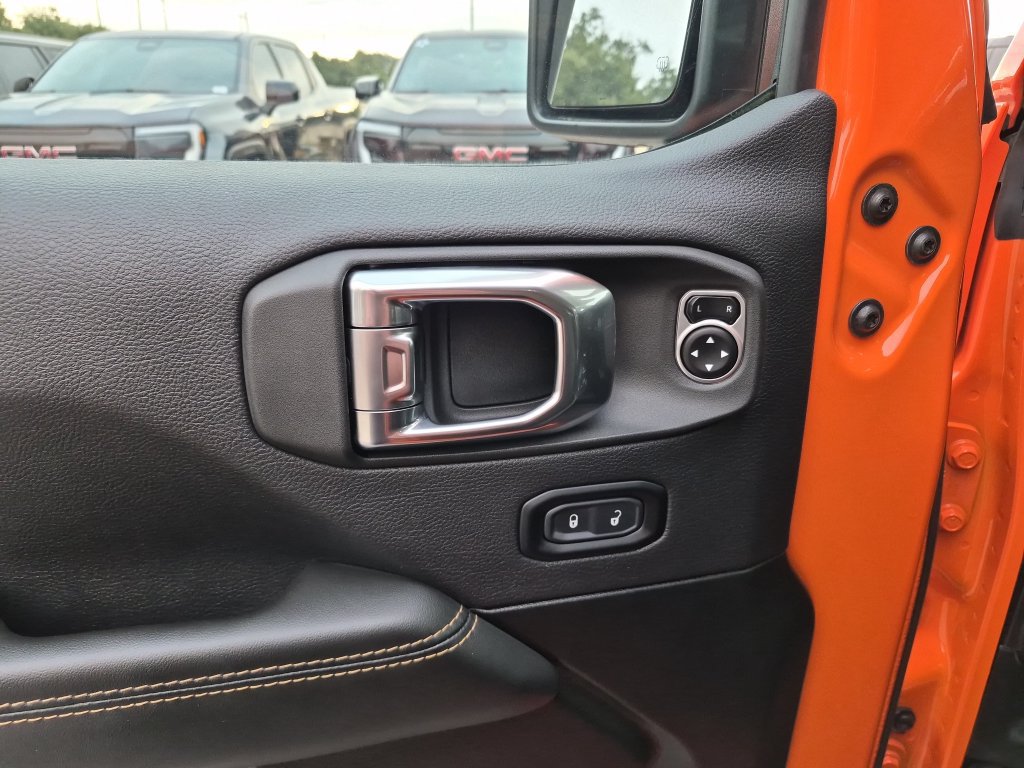 Used 2025 Jeep Wrangler Unlimited Rubicon 392 AWD/4WD image 17