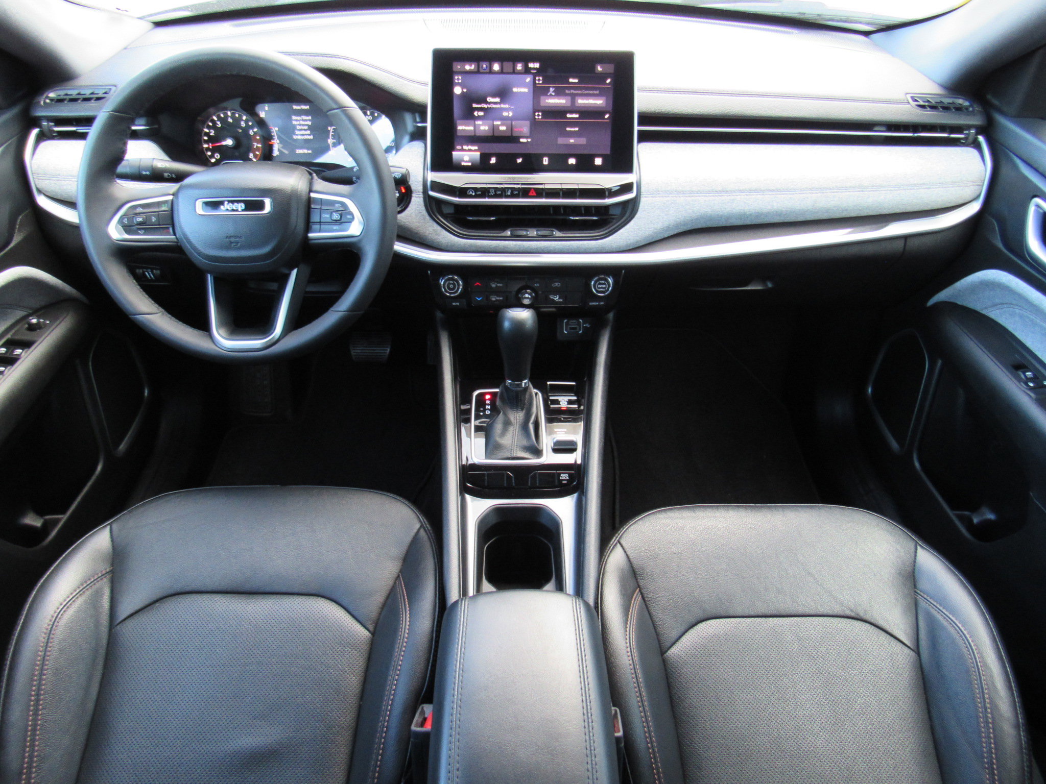 Used 2023 Jeep Compass Latitude image 38