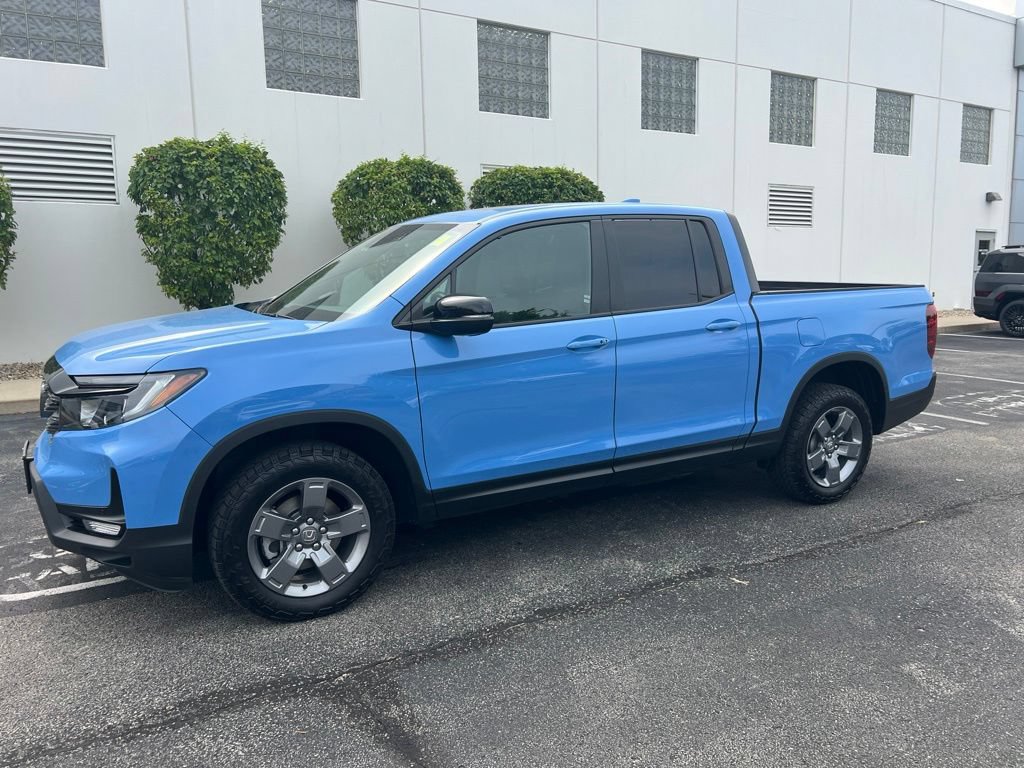 Used 2025 Honda Ridgeline TrailSport image 2